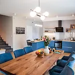 Balaking Villa